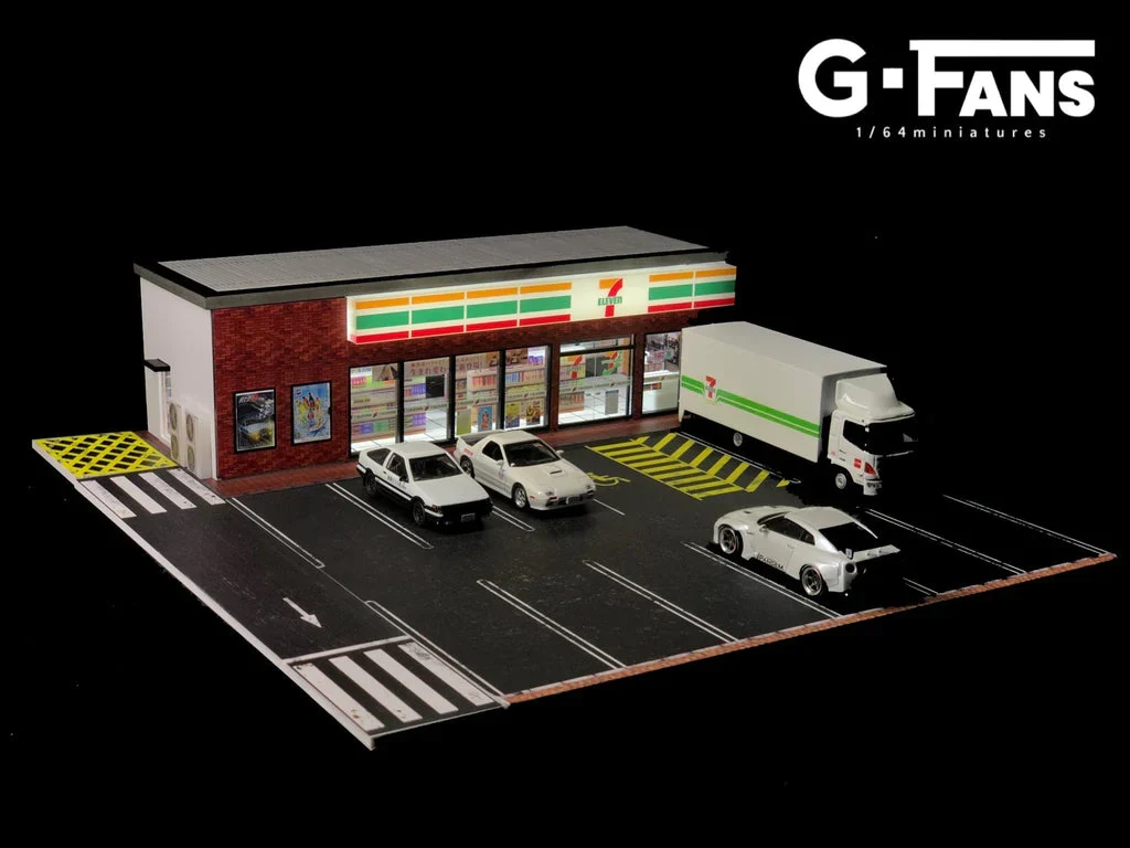 7-11 (7-ELEVEN) W/Parking Lot Diorama Display with LED Lights G-FANS 1:64