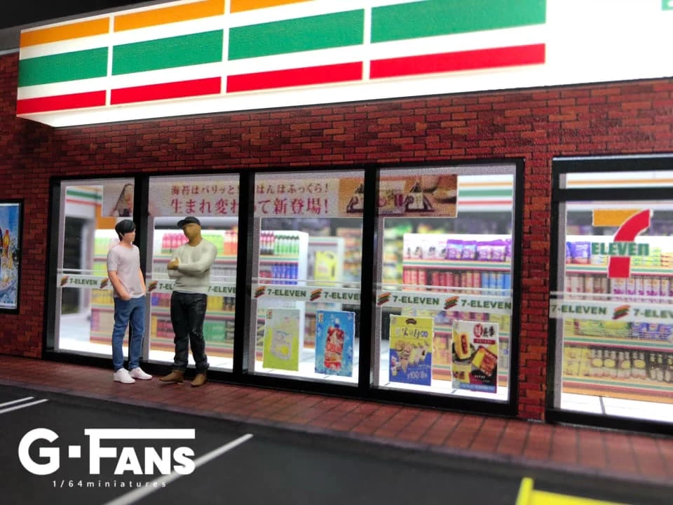 7-11 (7-ELEVEN) W/Parking Lot Diorama Display with LED Lights G-FANS 1:64 - Image 4