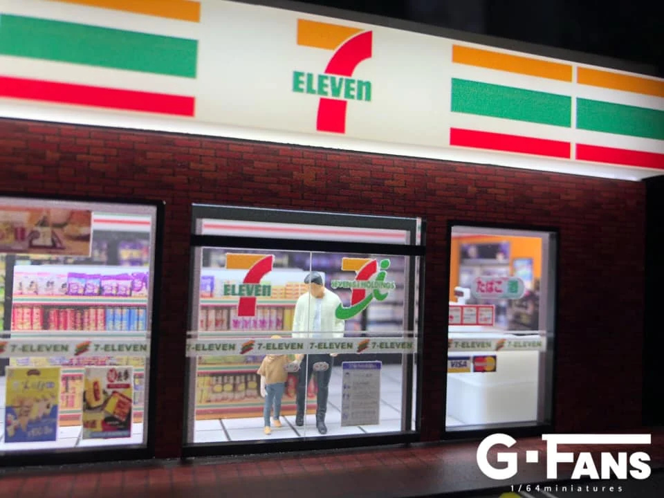 7-11 (7-ELEVEN) W/Parking Lot Diorama Display with LED Lights G-FANS 1:64 - Image 5