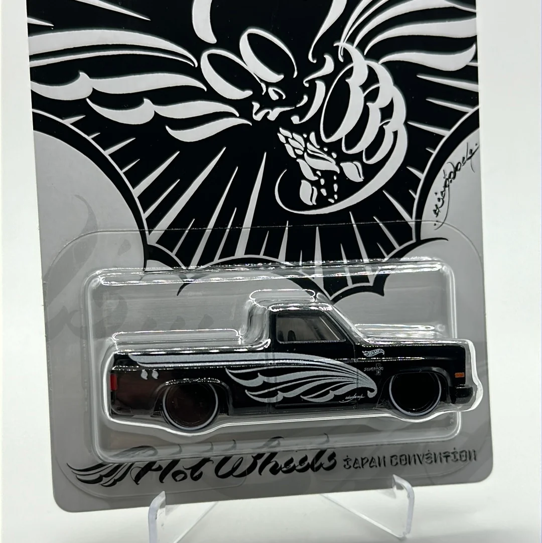 ‘83 Chevy Silverado Hotwheels JAPAN Convention 2024 (Right Facing) #3859/7000 - Image 4