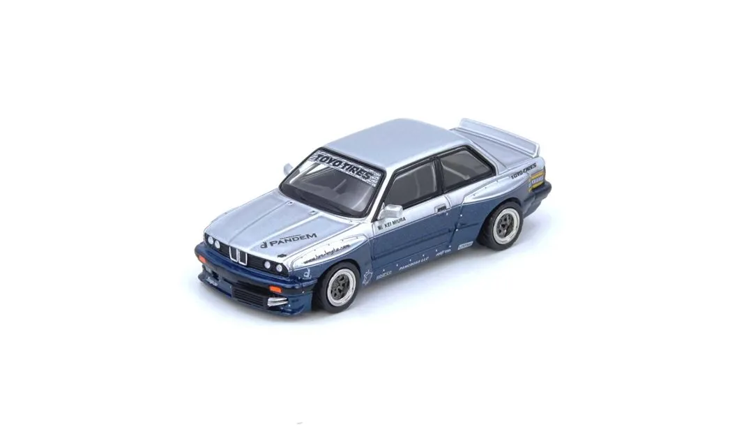 BMW PANDEM E30 M3 Silver/Blue - INNO64 - Image 3