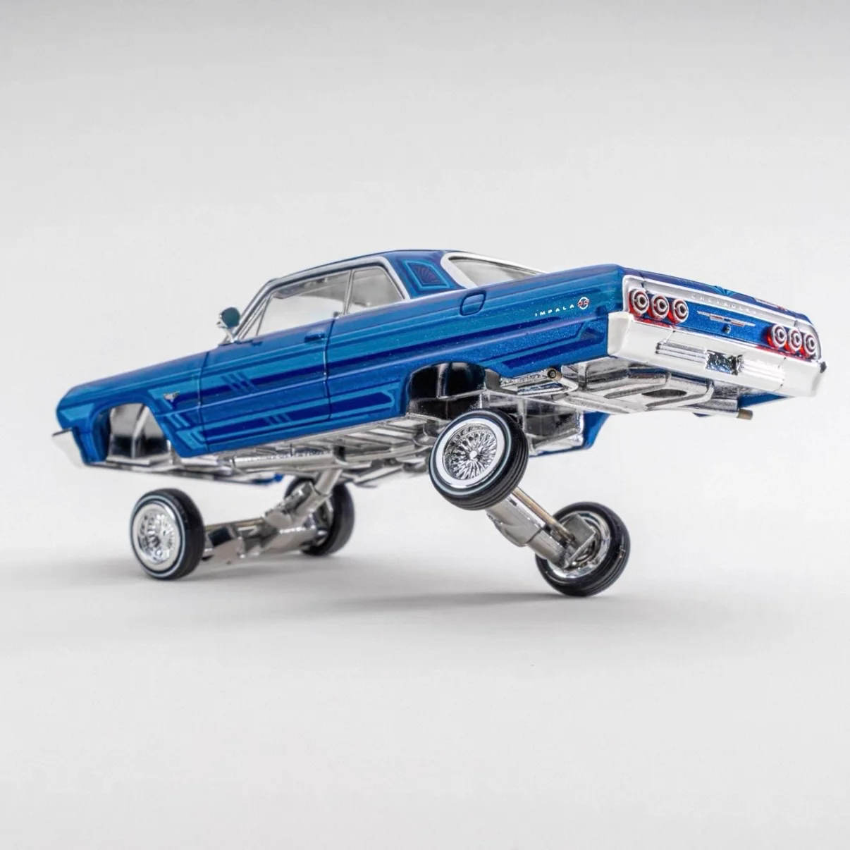 Chevrolet Impala 1964 SS Lowrider - Posable (Blue Coast) 1:64 - Image 3