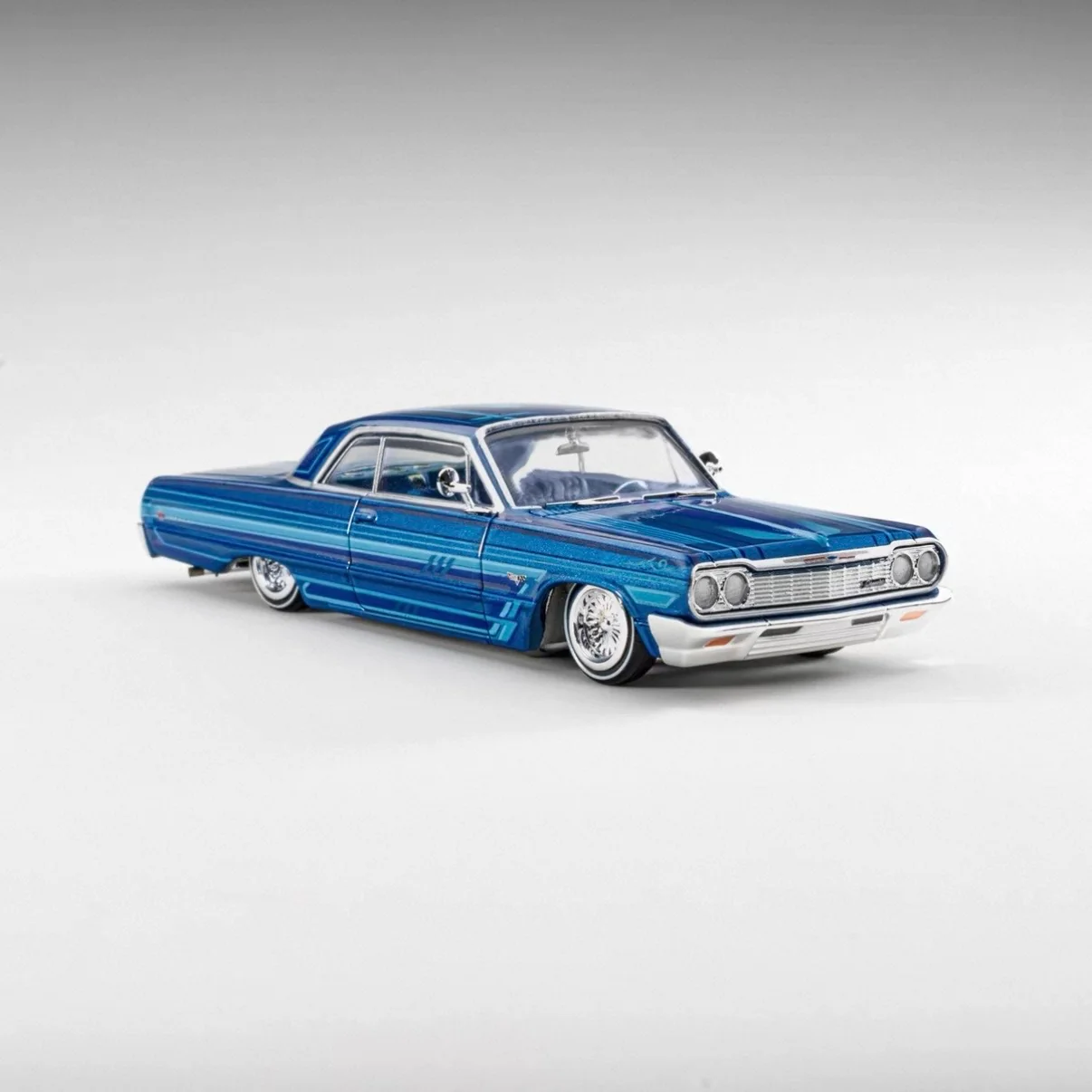 Chevrolet Impala 1964 SS Lowrider - Posable (Blue Coast) 1:64 - Image 5