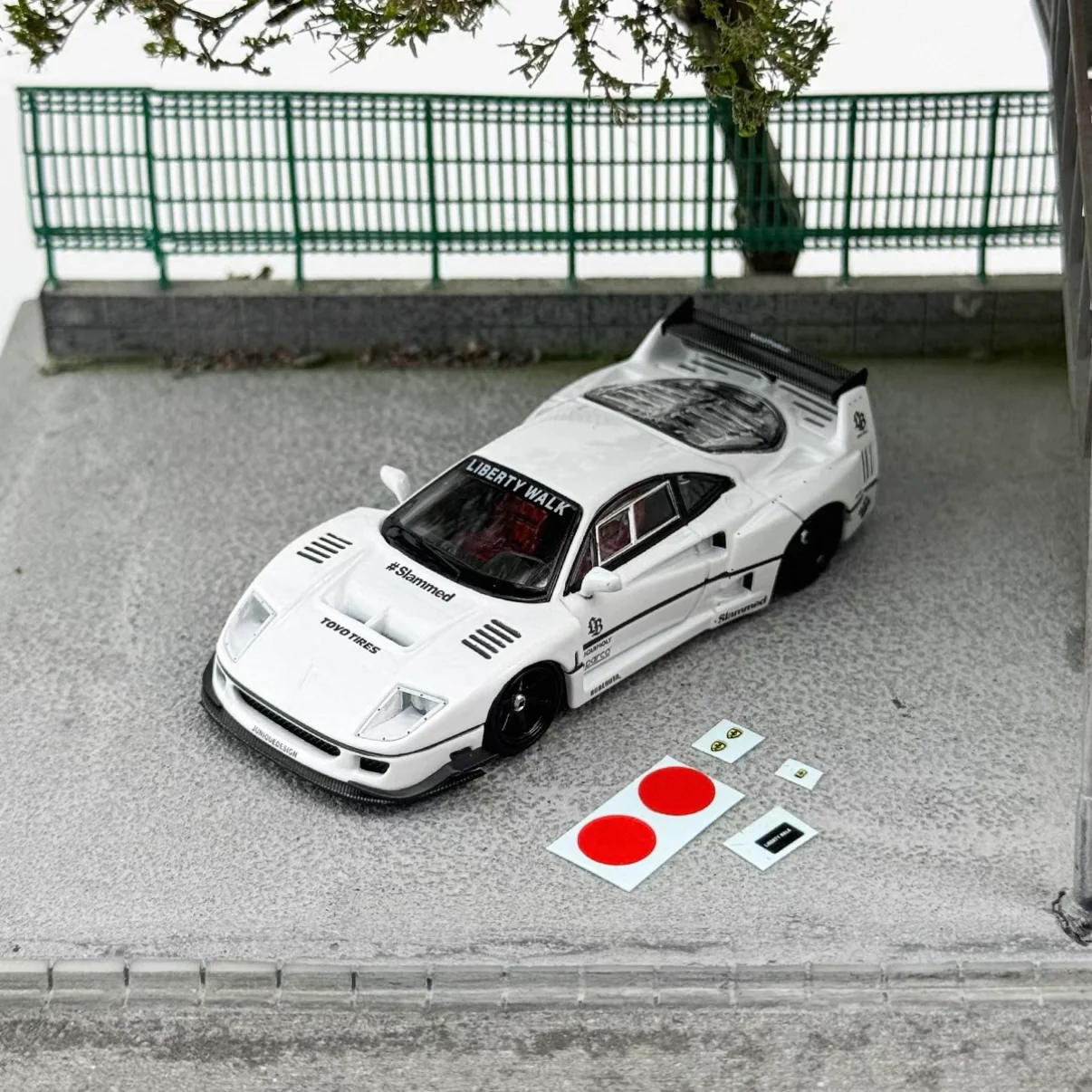 Ferrari F40 LBWK - White *Limited to 499pc* SW 1:64