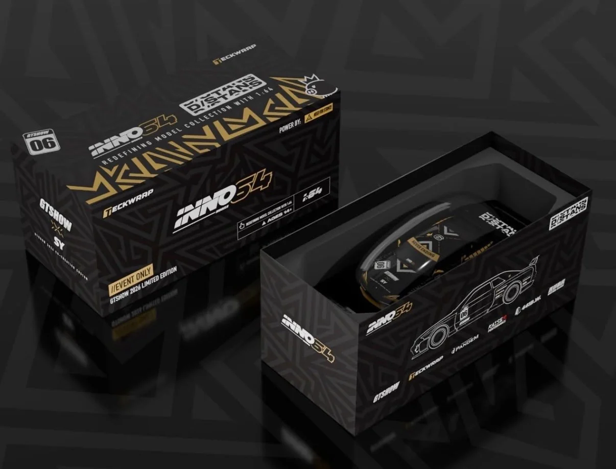INNO64 x D/Stans Carbon Fibre Buckle Keychain Display + Nissan Skyline GT-R32 Black VIP Exclusive | 2026 GT SHOW