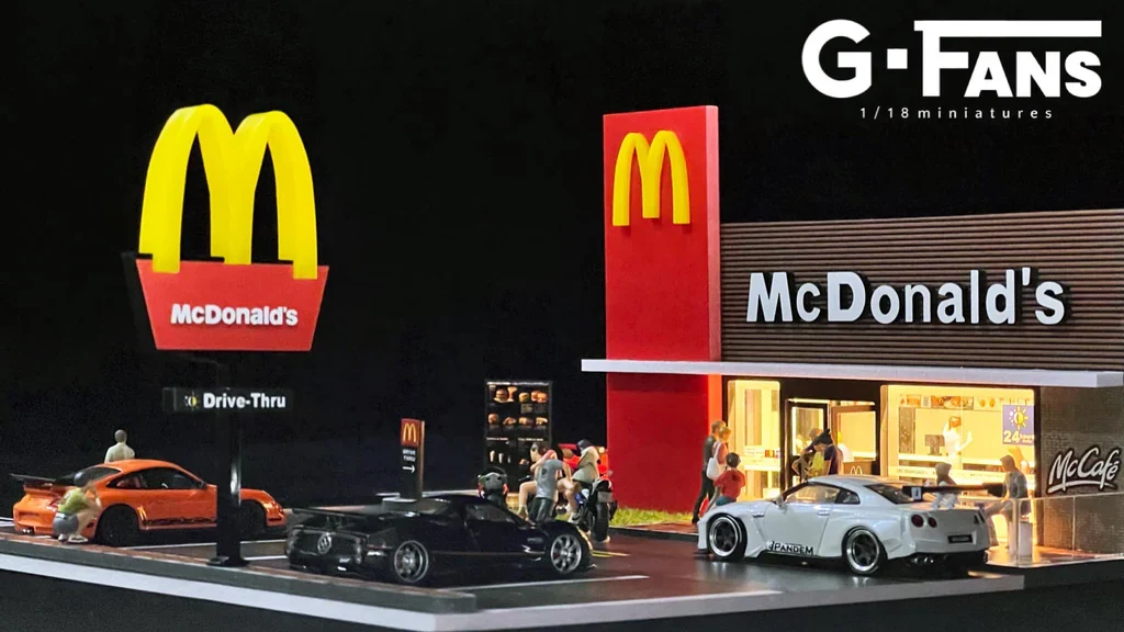 MCDONALDS RESTAURANT PARKING LOT DIORAMA DISPLAY W/LEDS G-FANS 1:64 - Image 4
