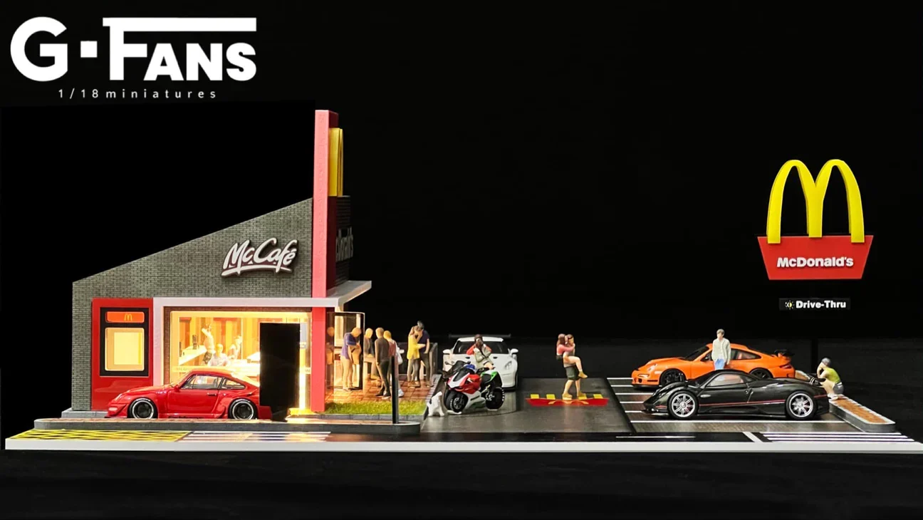 MCDONALDS Restaurant Parking Lot Diorama Display with LED Lights 1:64 Scale - Image 2