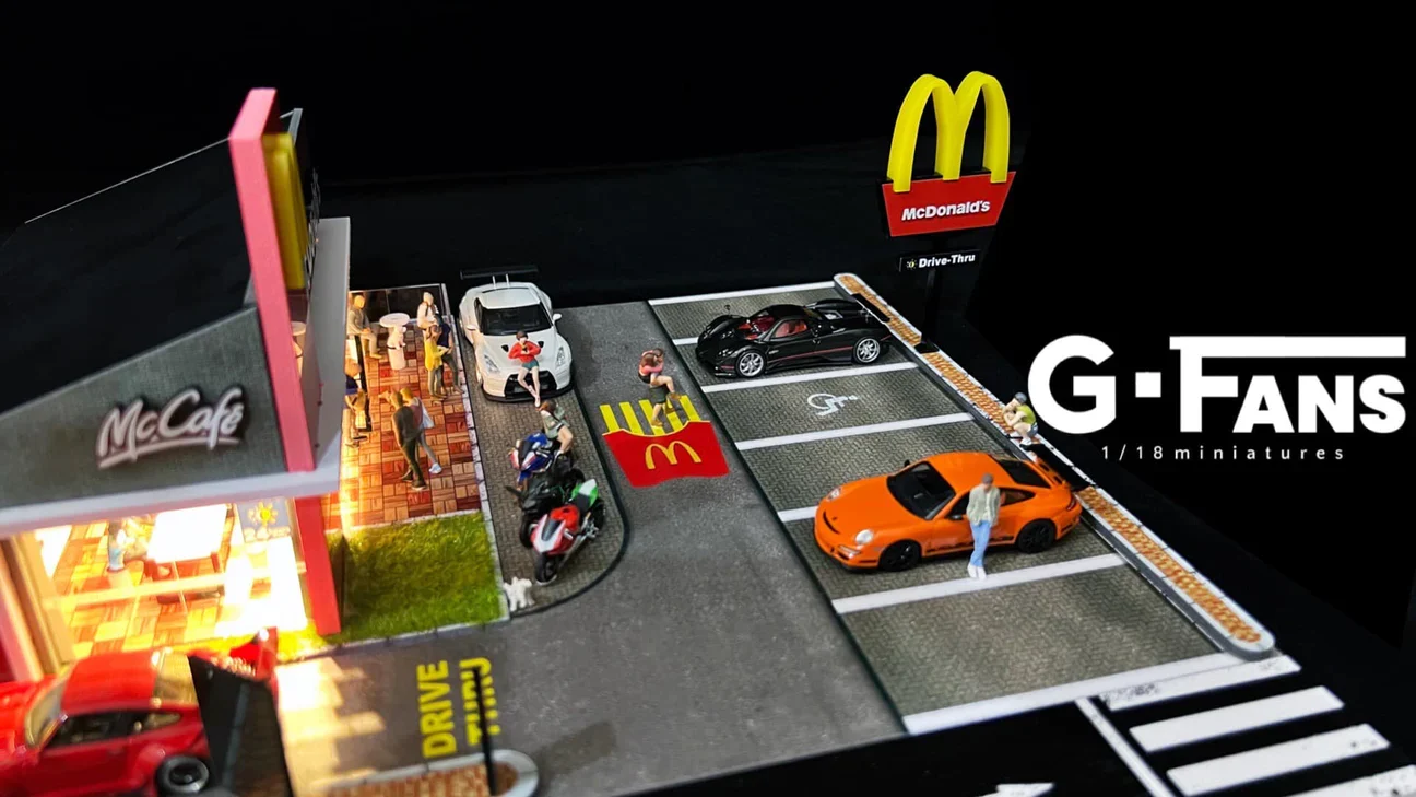MCDONALDS Restaurant Parking Lot Diorama Display with LED Lights 1:64 Scale - Image 8