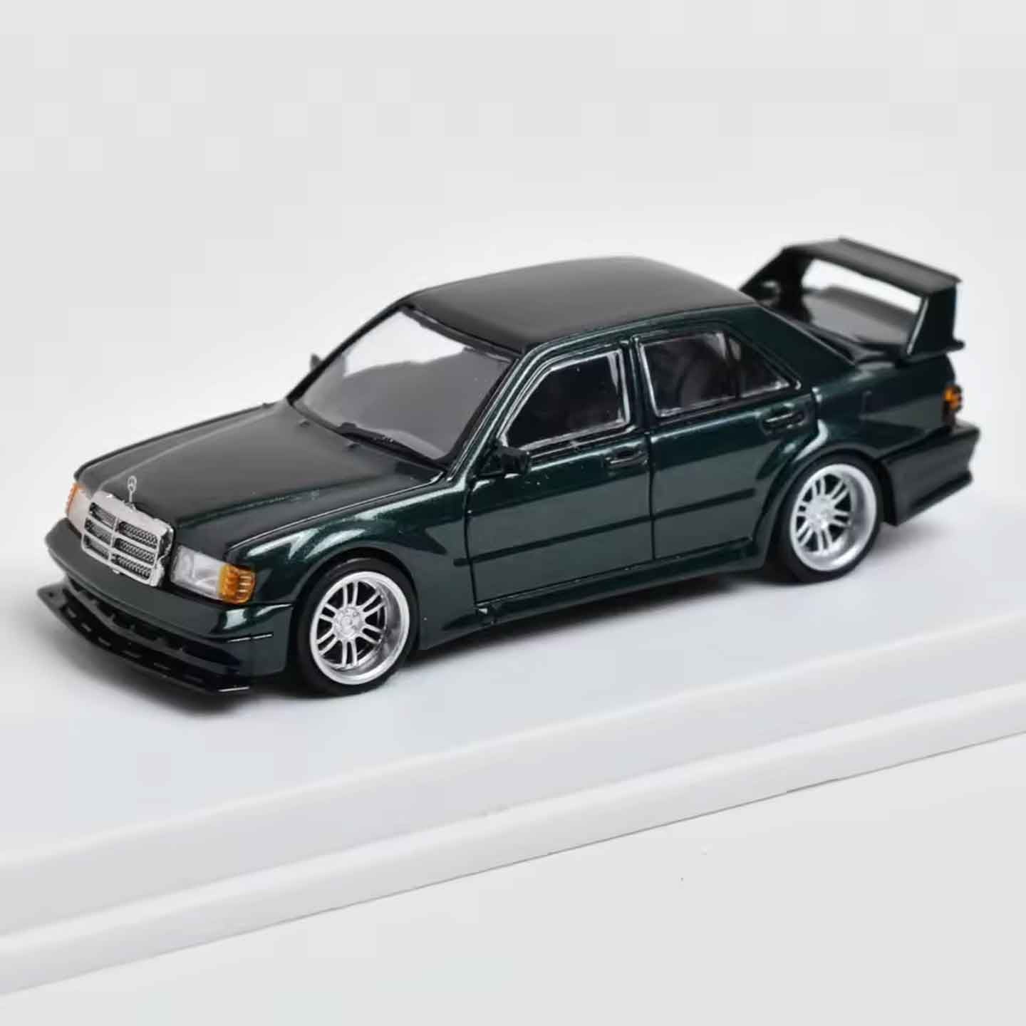 MERCEDES 190E W201 2.5-16 EVO -  SEEKER 1:64 GREEN - Image 2