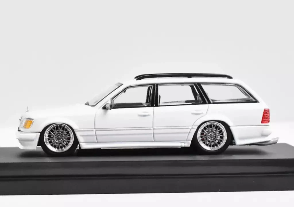 MERCEDES-BENZ S124 CUSTOM (WHITE) ONLY 599pcs MADE - Image 2