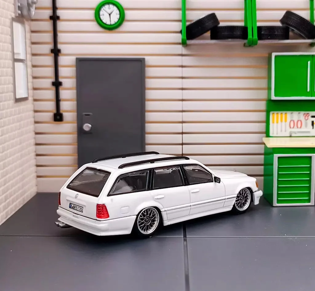 MERCEDES-BENZ S124 CUSTOM (WHITE) ONLY 599pcs MADE - Image 3
