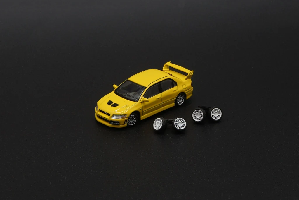 MITSUBISHI LANCER EVO VII (7)(YELLOW) BM CREATIONS 1:64 - Image 2