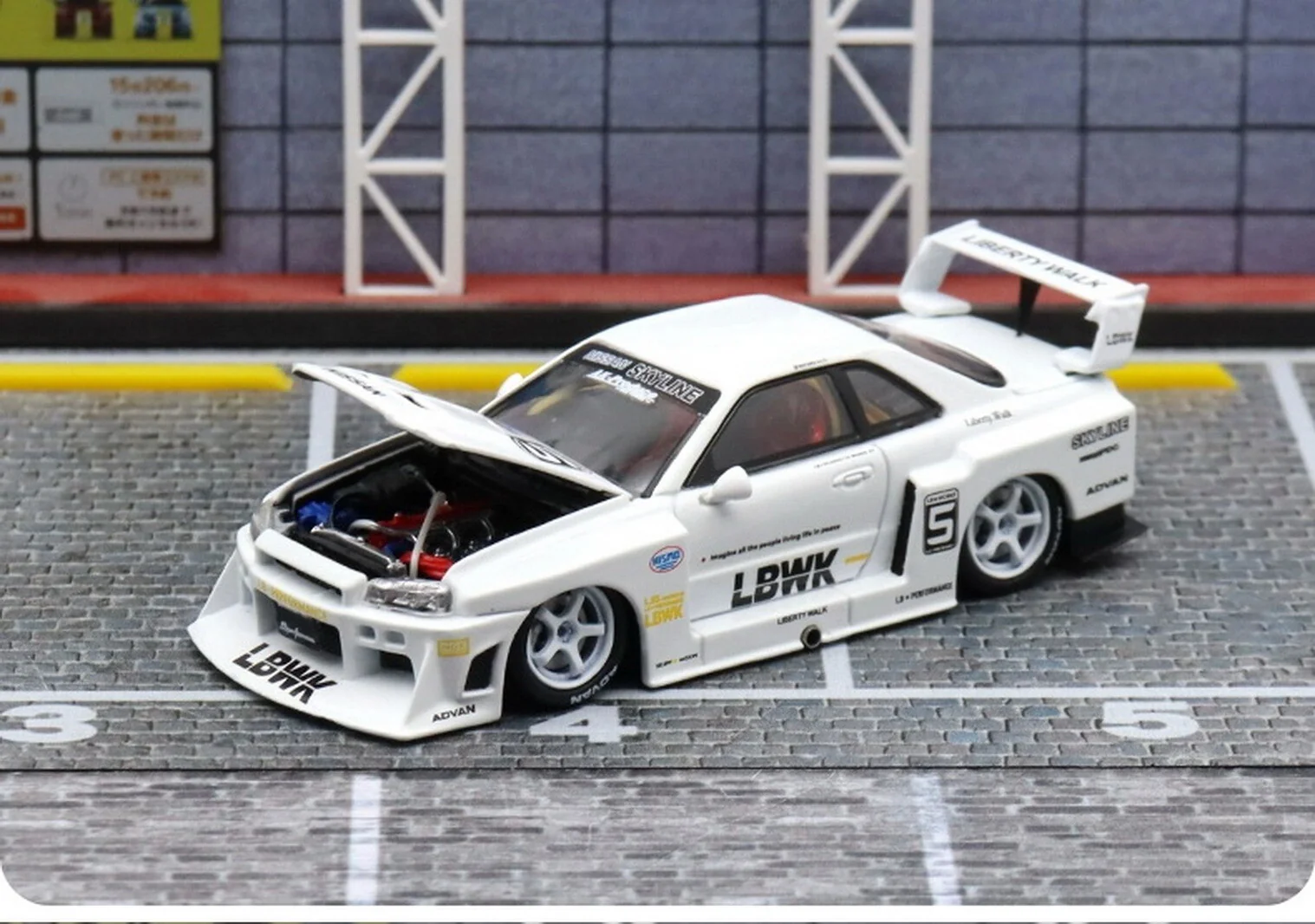 NISSAN GT-R ER34 #5 LBWK White Diecast Car - *LIMITED TO 999pcs* SW 1:64 - Image 4
