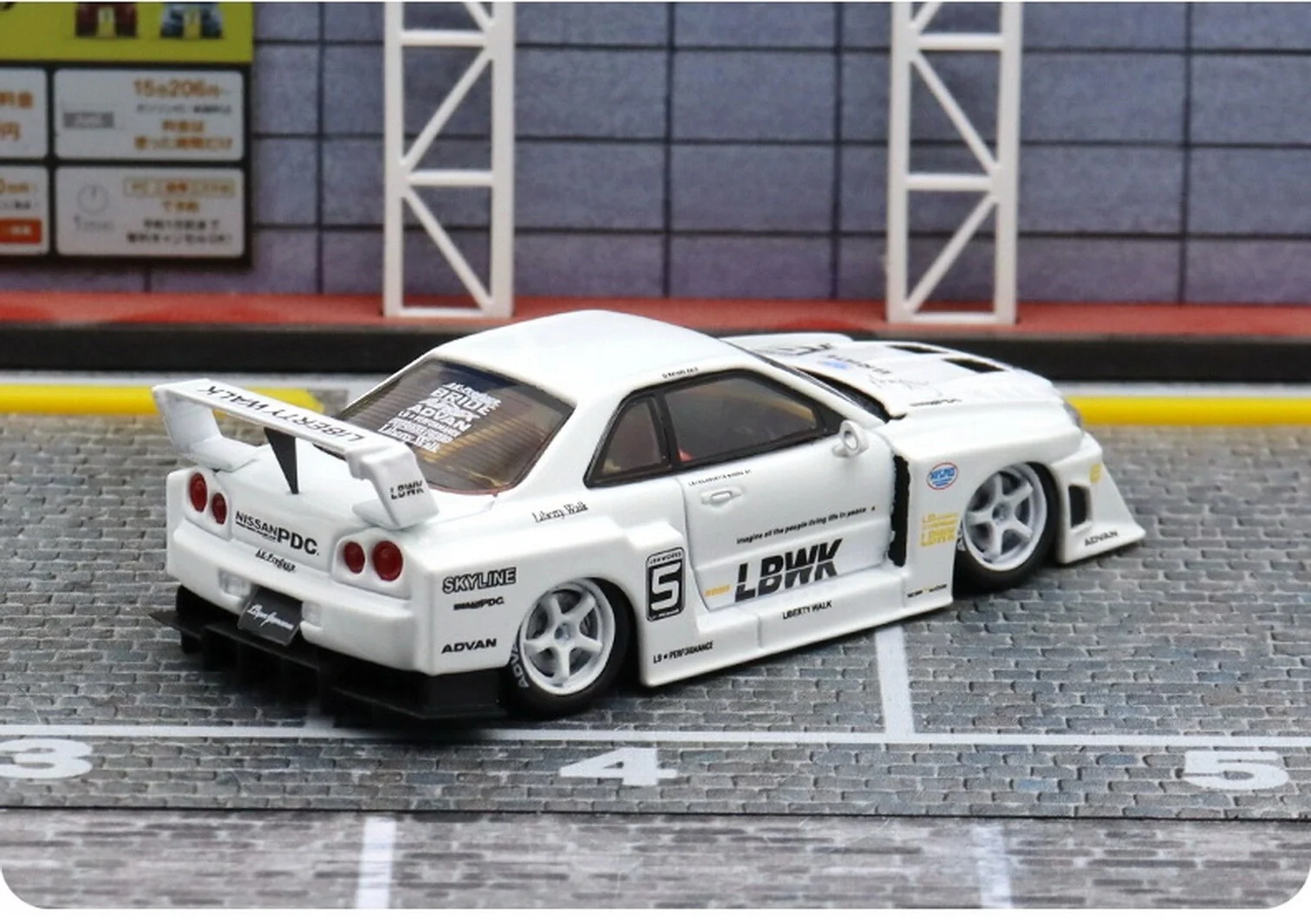 NISSAN GT-R ER34 #5 LBWK White Diecast Car - *LIMITED TO 999pcs* SW 1:64 - Image 5