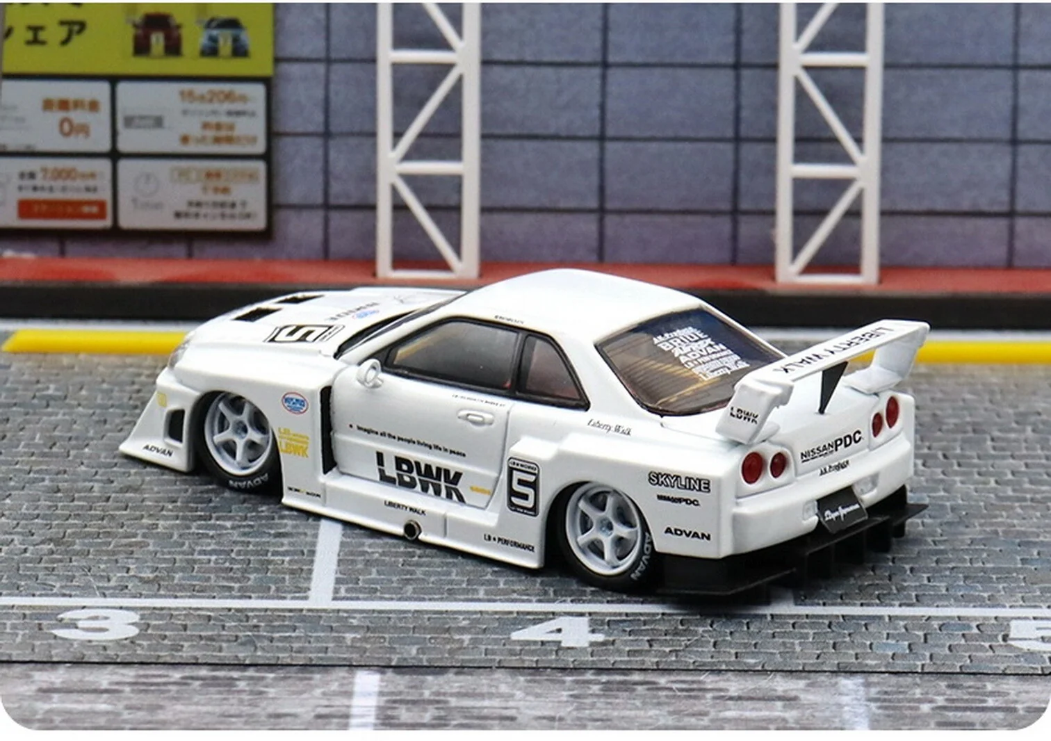 NISSAN GT-R ER34 #5 LBWK White Diecast Car - *LIMITED TO 999pcs* SW 1:64 - Image 6