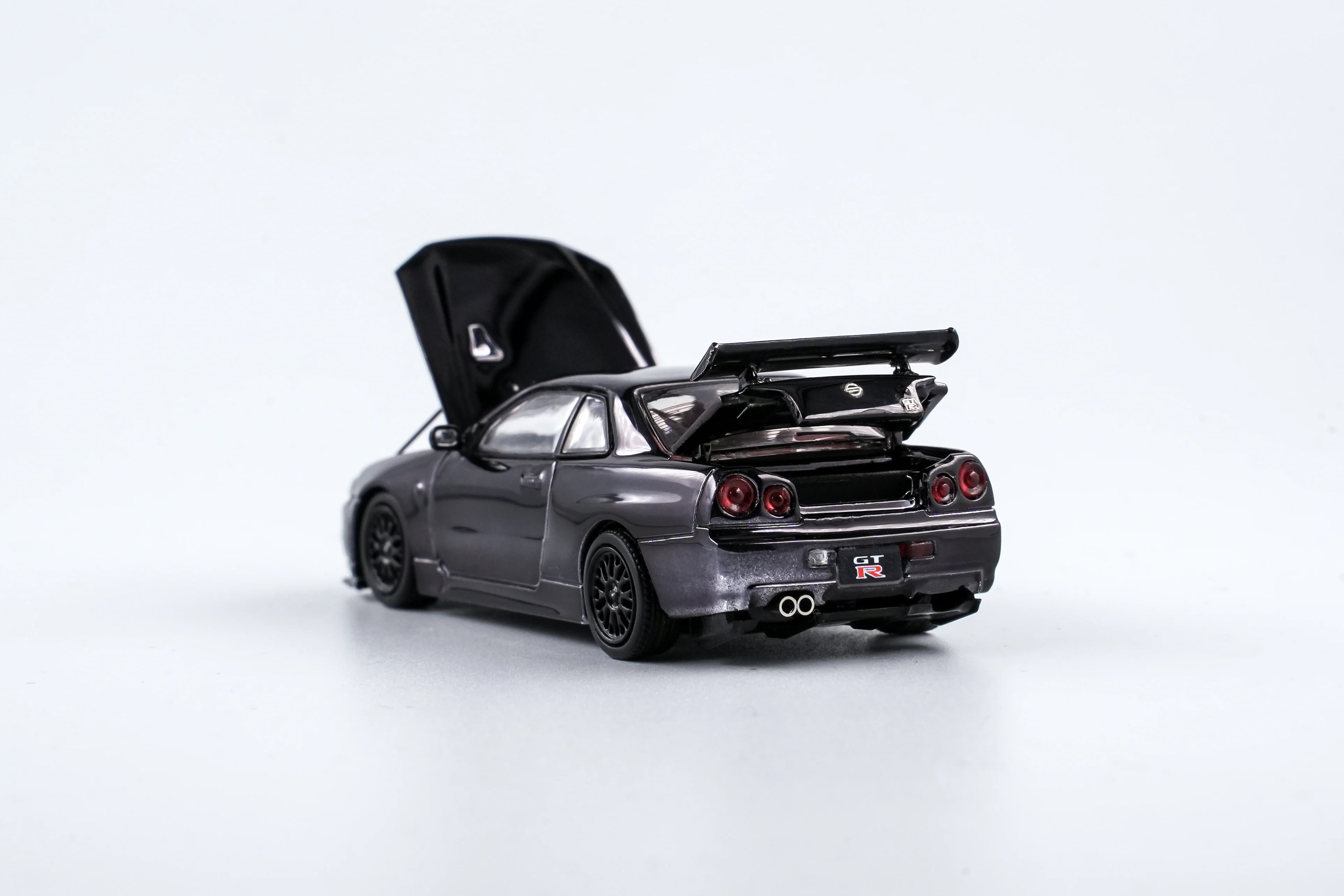 Nissan R34 GTR (Electroplating Black) - Exhibition Launch *LIMITED TO 999pcs* Aurora Model 1:64 - Image 3