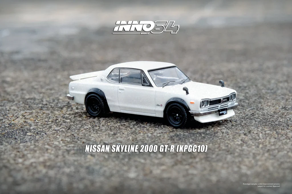 NISSAN SKYLINE 2000 GT-R (KPGC10) WHITE INNO64 1:64