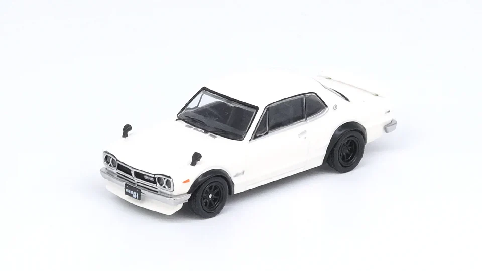 NISSAN SKYLINE 2000 GT-R (KPGC10) WHITE INNO64 1:64 - Image 4