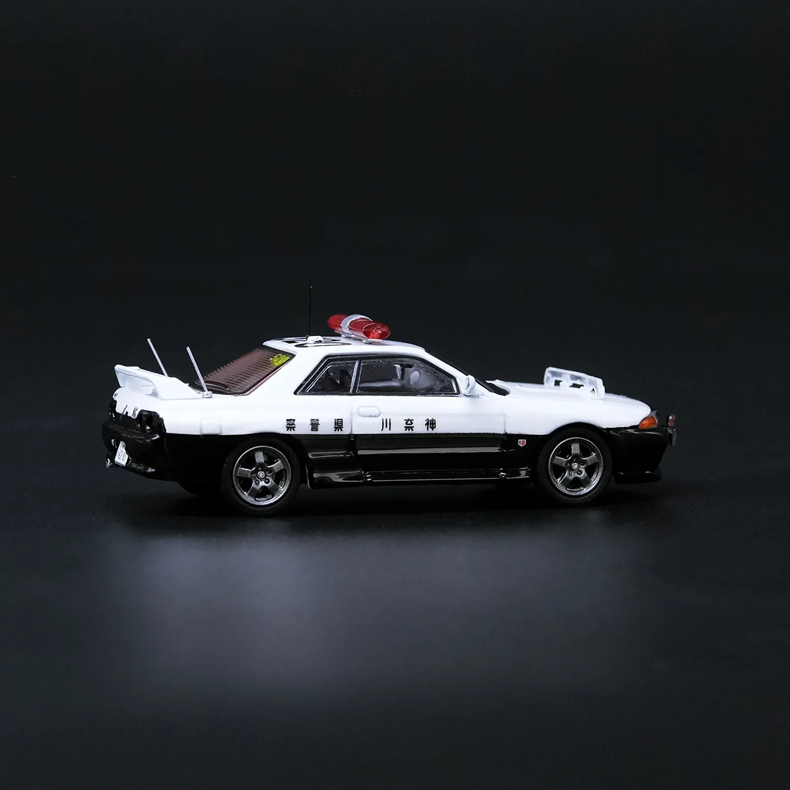 Nissan Skyline GT-R (R32) KANAGAWA-KENKEI Japanese Police car INNO64 - Image 2