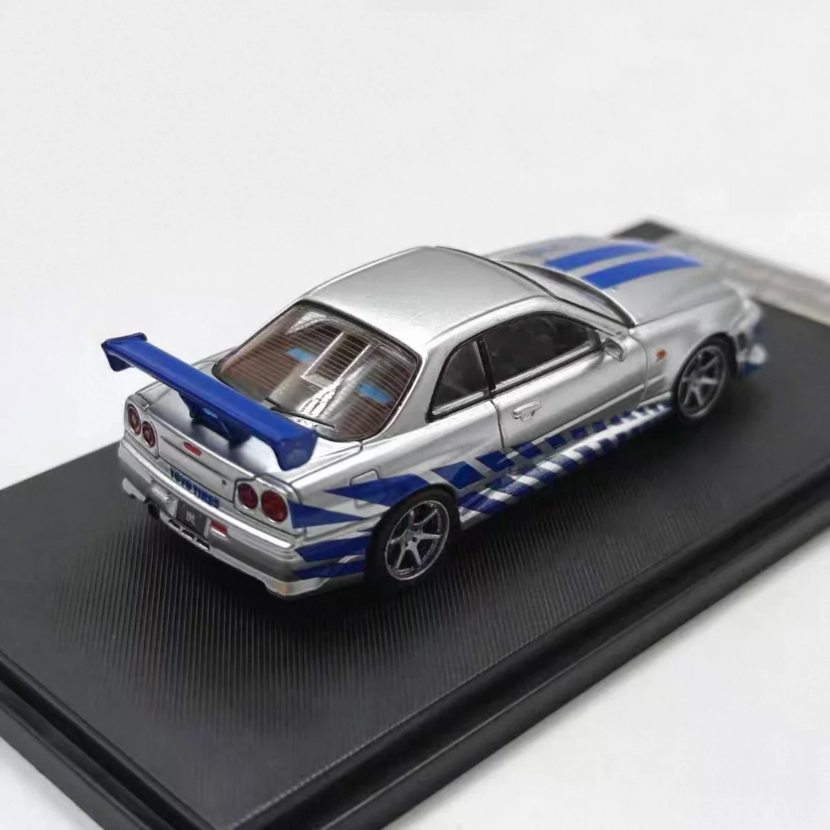Nissan Skyline GT-R R34 Brian O’Conner FAST & FURIOUS 1:64 - Image 4