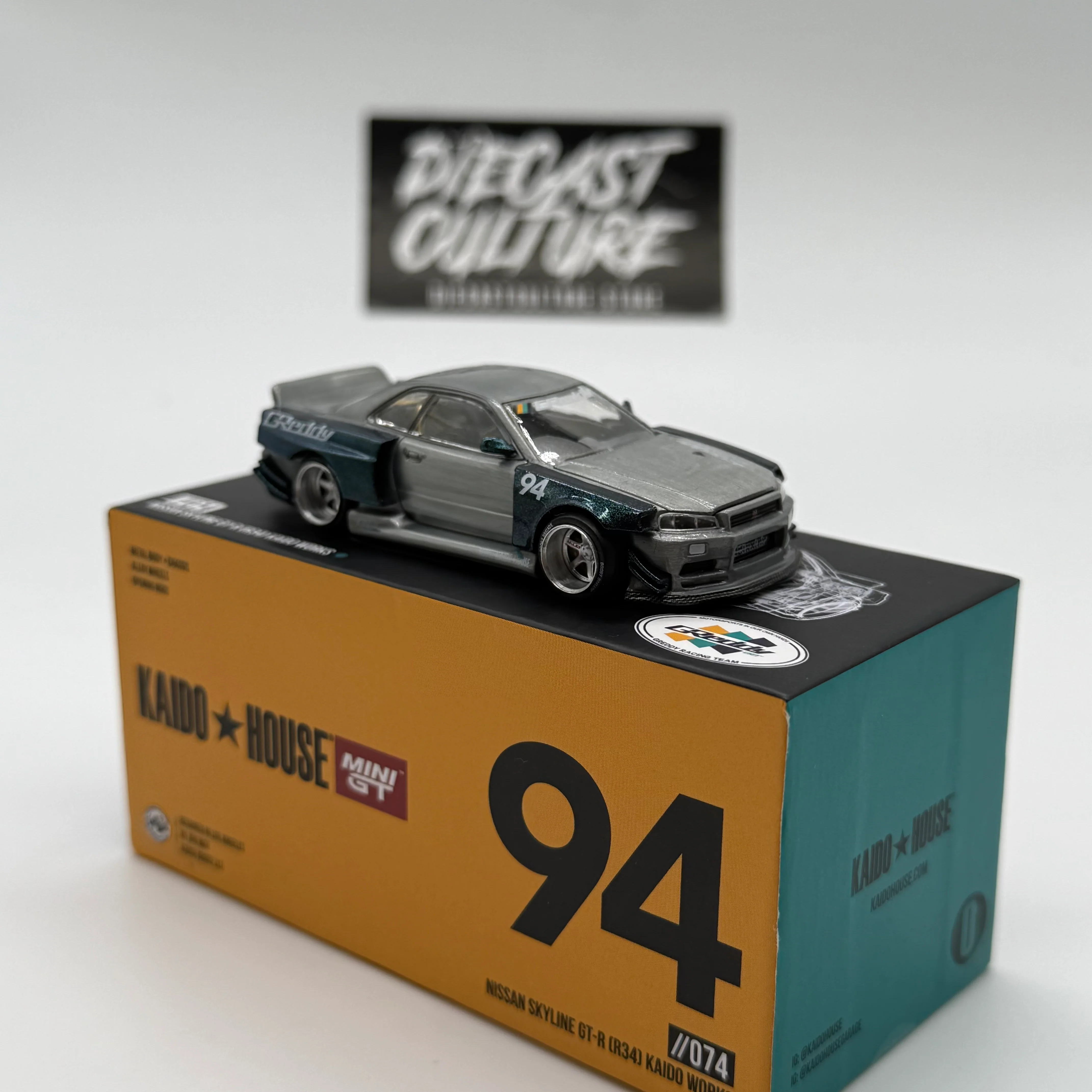 Nissan Skyline GT-R R34 Greddy *RAW CHASE* //074 - Kaido House x MiniGT *Opened* - Image 6