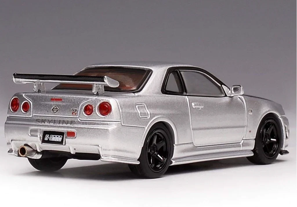 Nissan Skyline GT-R R34 Z-Tune Silver - MotorHelix 1:64 - Image 3