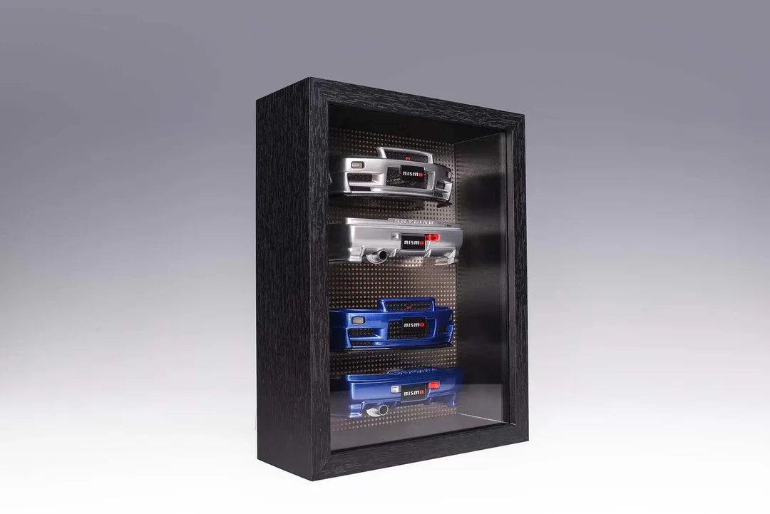 NISSAN SKYLINE GTR R34 2024 HEC BUMPER DISPLAY FRAME - MOTORHELIX 1:18 - Image 2