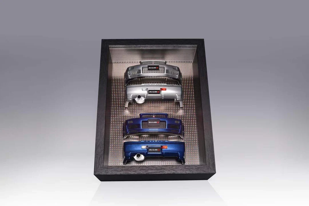 NISSAN SKYLINE GTR R34 2024 HEC BUMPER DISPLAY FRAME - MOTORHELIX 1:18 - Image 4