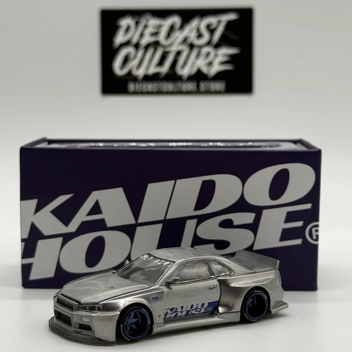 Nissan Skyline GTR R34 Kaido Works Shinjuku V1 //143 *RAW CHASE*