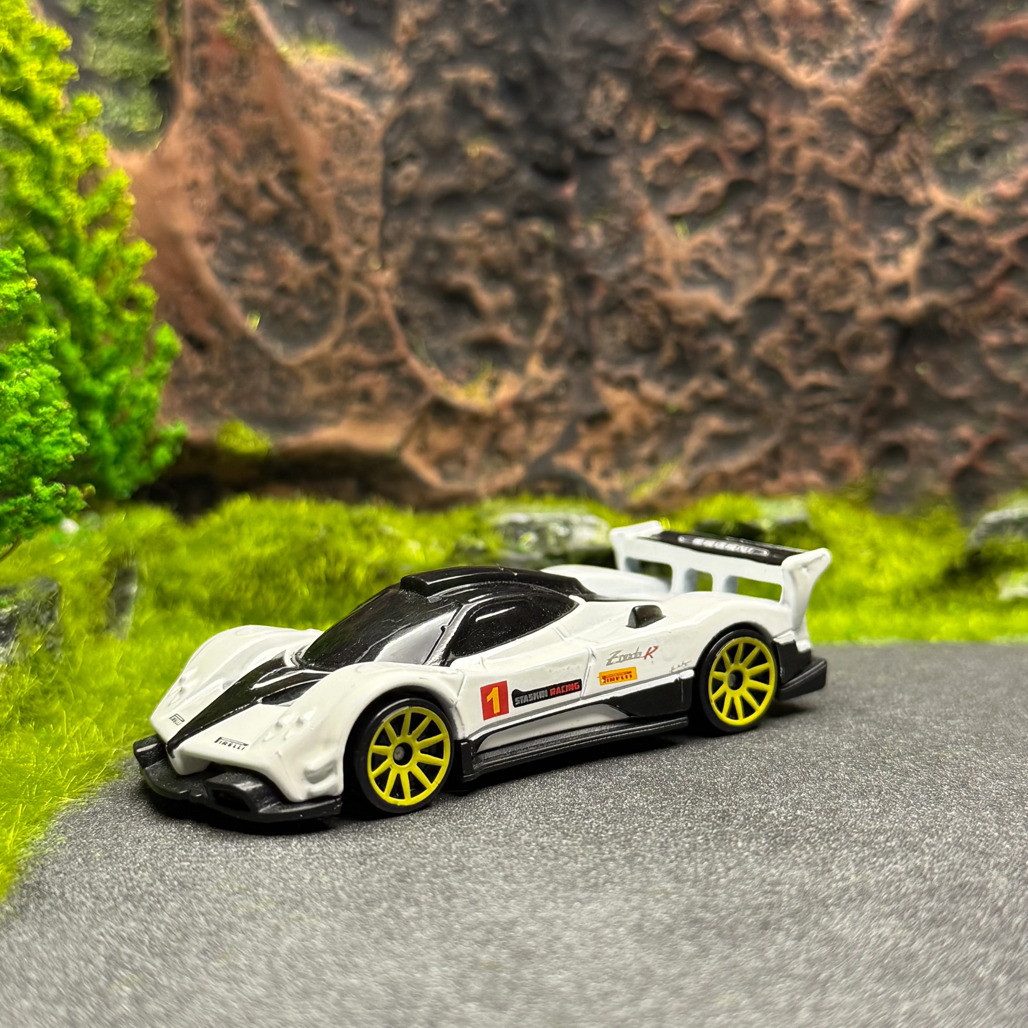 Pagani Zonda R - Hotwheels *Loose* - Image 2