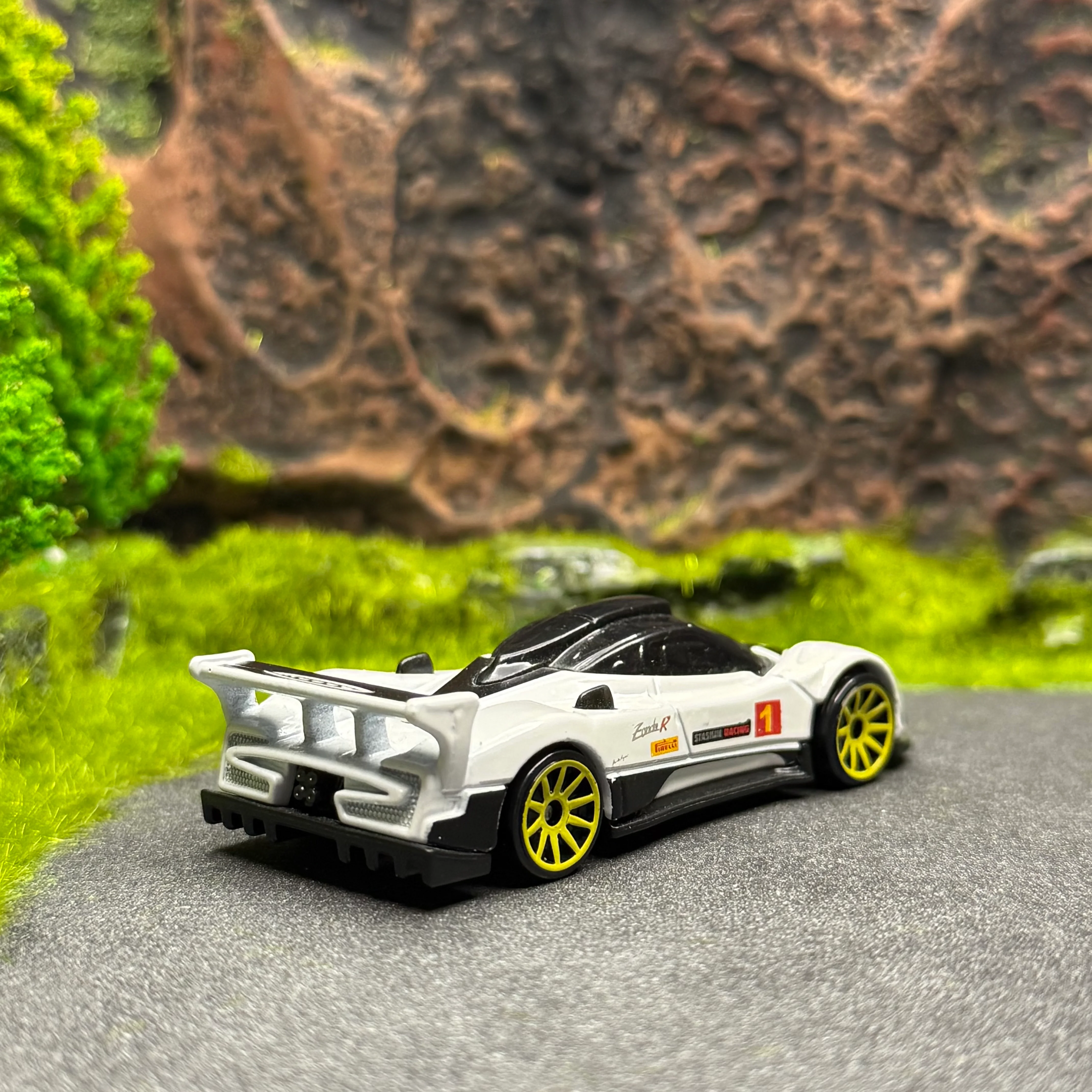 Pagani Zonda R - Hotwheels *Loose* - Image 3