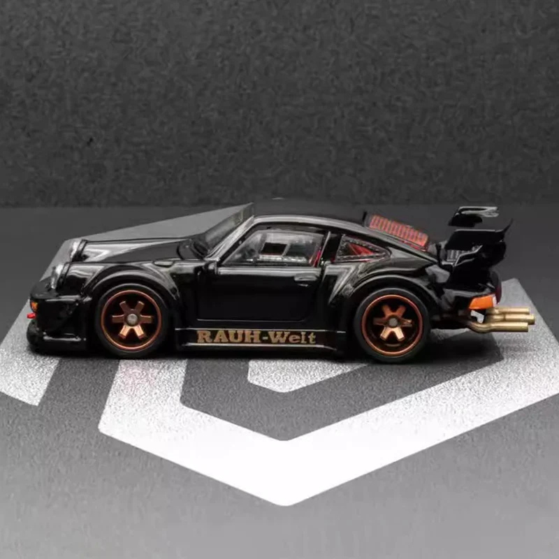 Porsche RWB 964 (911) Diecast Model 1:64 Functional Parts - Image 8