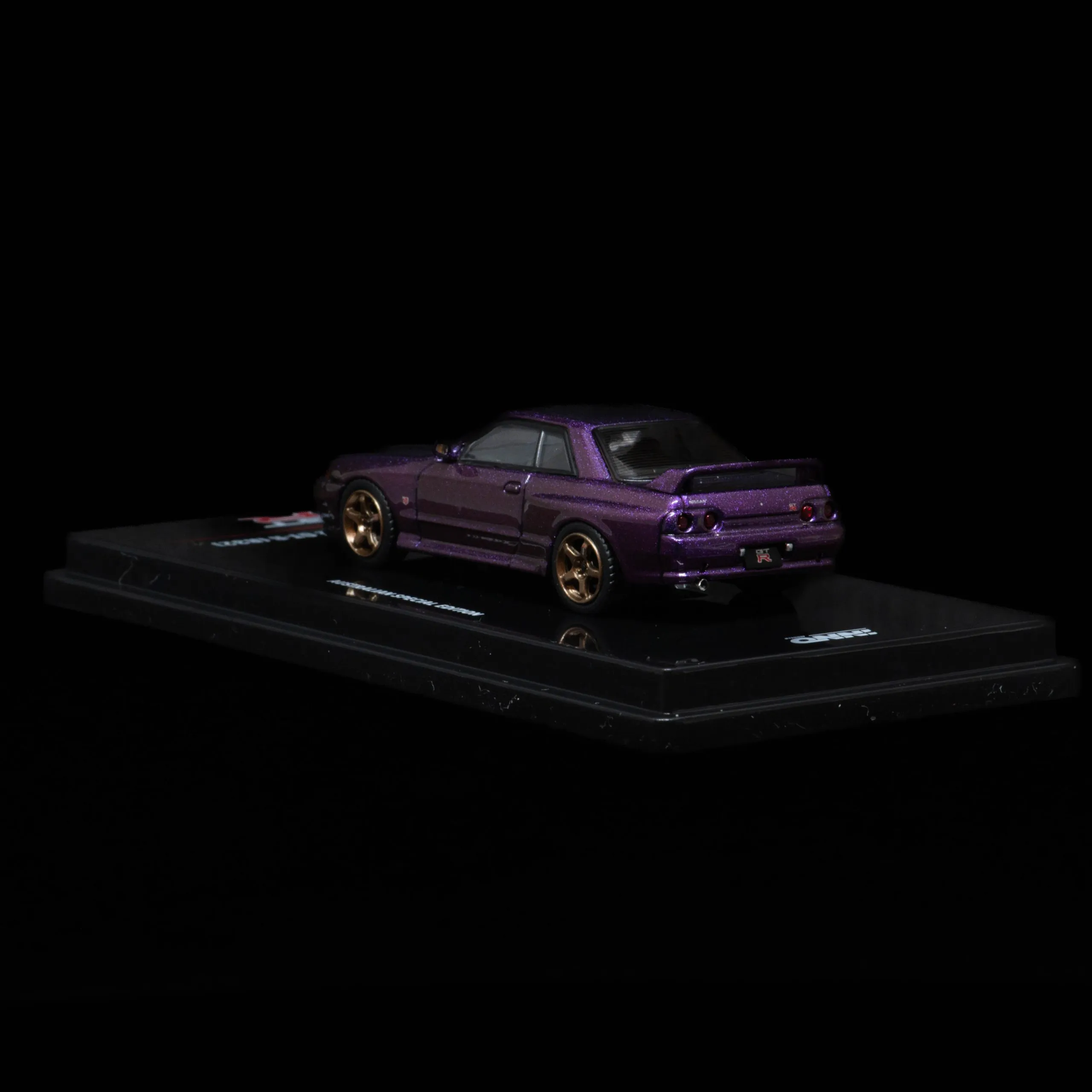 (In-stock) Easter Event Special Model: Nissan Skyline GT-R R32 Inno64 (Chameleon Purple) w/ FREE CAP - Image 4
