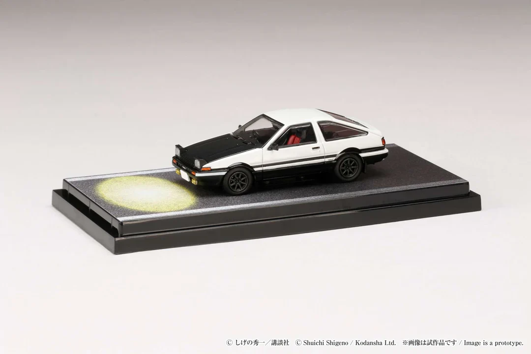 TOYOTA SPRINTER TRUENO GT APEX (AE86) / INITIAL D ENGINE MOUNTED MODEL VS TOMOYUKI TACHI - HOBBY JAPAN 1:64 - Image 11