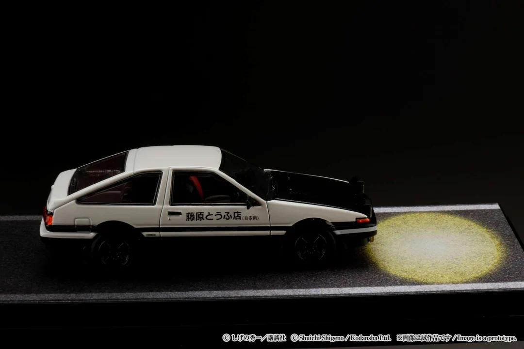 TOYOTA SPRINTER TRUENO GT APEX (AE86) / INITIAL D ENGINE MOUNTED MODEL VS TOMOYUKI TACHI - HOBBY JAPAN 1:64 - Image 4
