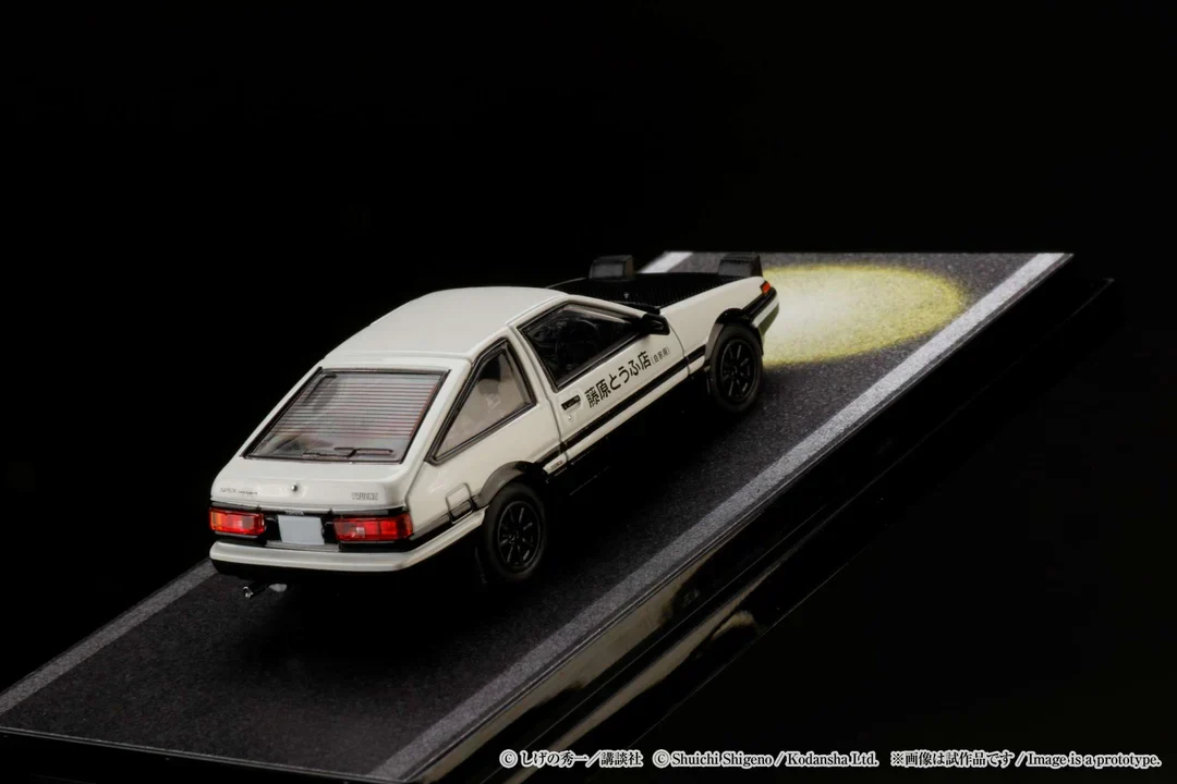 TOYOTA SPRINTER TRUENO GT APEX (AE86) / INITIAL D ENGINE MOUNTED MODEL VS TOMOYUKI TACHI - HOBBY JAPAN 1:64 - Image 5